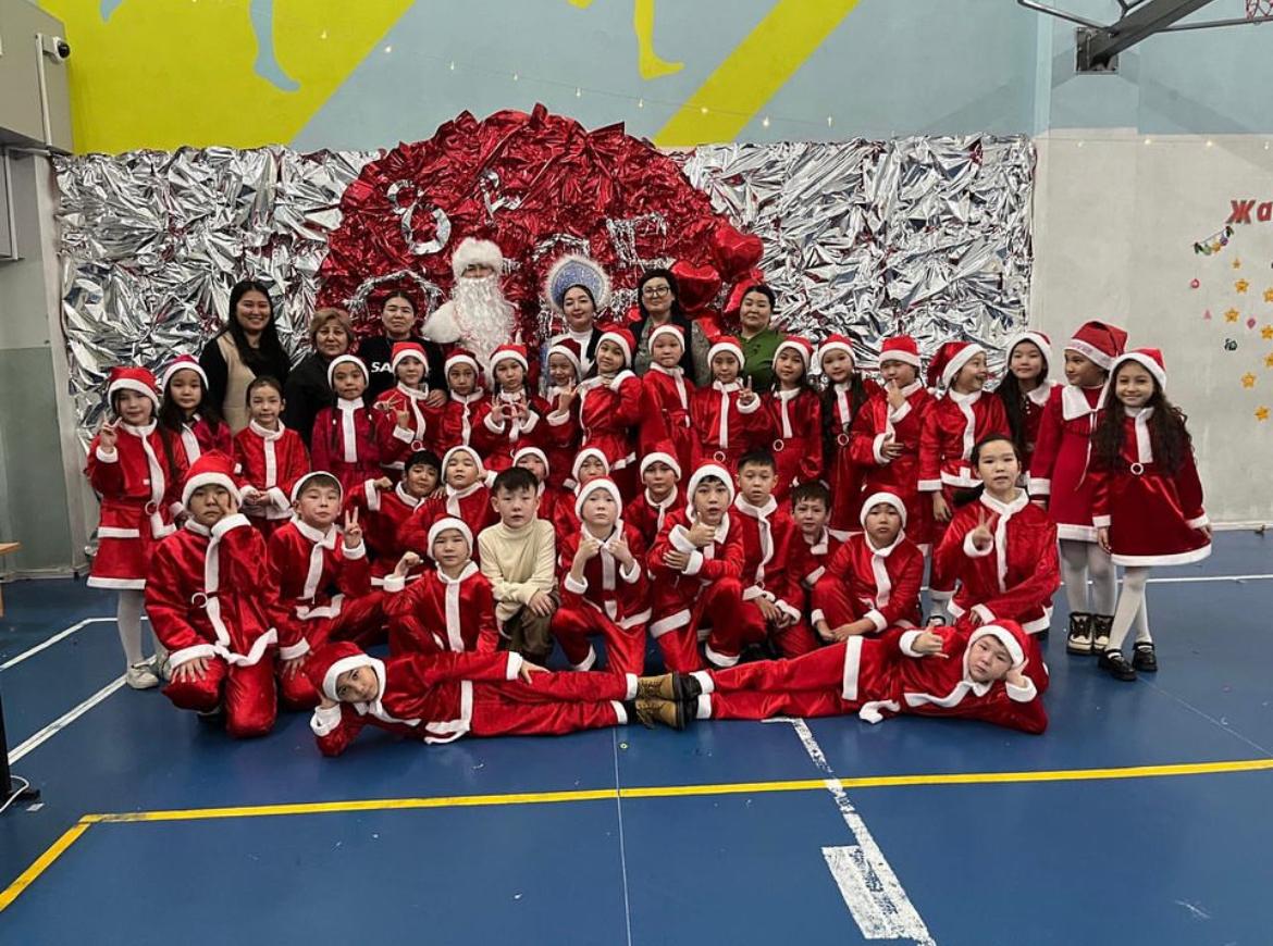 Желтоқсанның 23-26 желтоқсан күндері   1-11сынып оқушылары арасында «Құтты болсын Жаңа жыл!» атты жаңа жылдық мереке өткізілді. Мереке қарсаңында спорт зал безендіріліп, шырша құрылды. Мерекелік бағдарлама барысында жаңа жылдық көріністер қойылды.