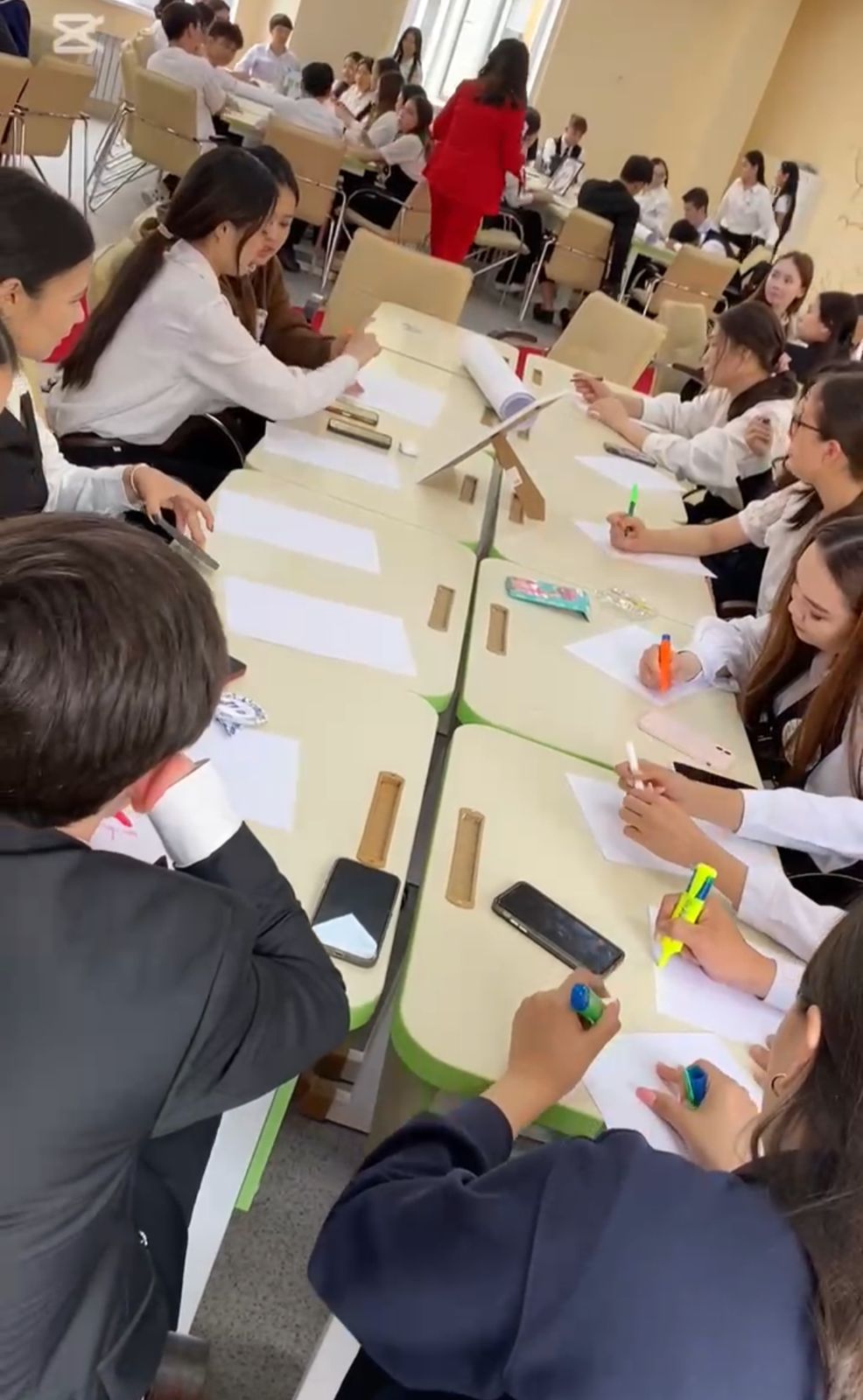 Алматы қаласы, Наурызбай ауданы, #207 мектеп-  лицейде педагог-психологтардың ұйымдастыруымен "Сенімділік пен жеңіс жолында" тақырыбында 11 сынып оқушыларымен семинар тренинг өткізілді.